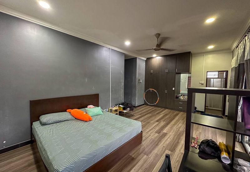 Putra Hill Residency