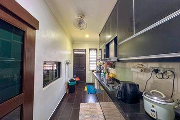 Putra Hill Residency