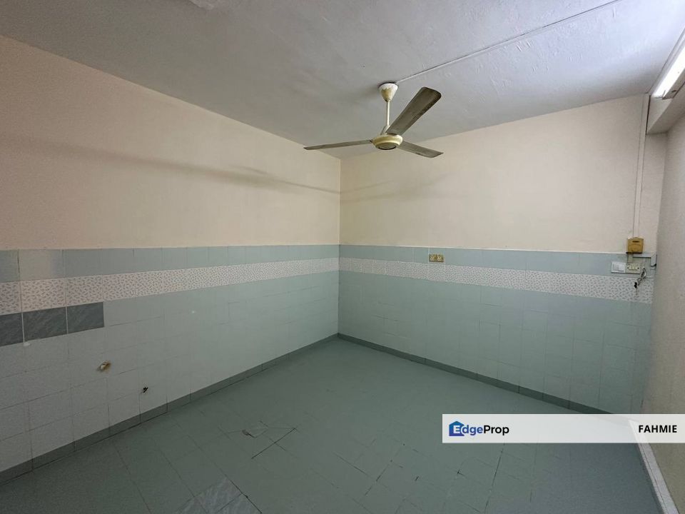 Fully renovated. Freehold. Laman Bakawali. Kota Seriemas. Nilai. , Negeri Sembilan, Nilai