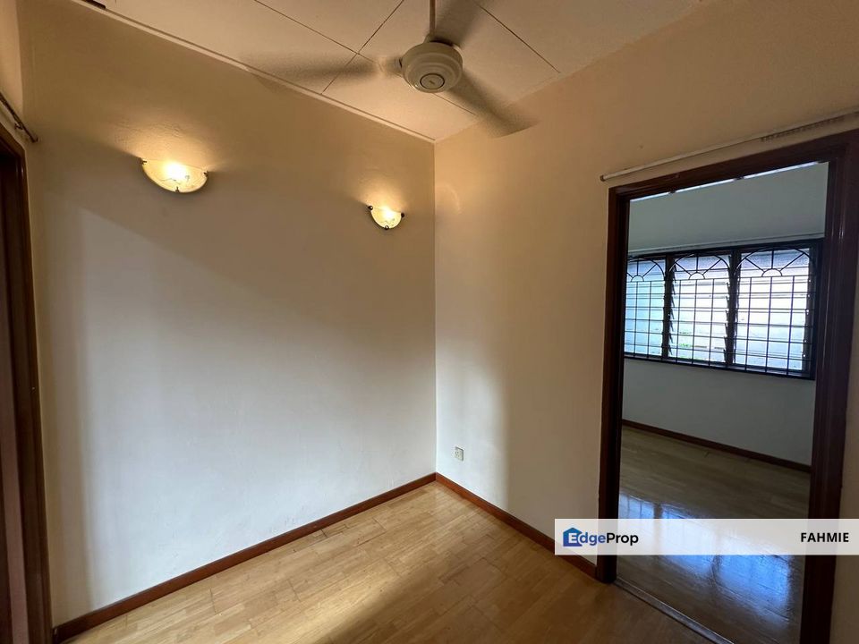 Fully renovated. Freehold. Laman Bakawali. Kota Seriemas. Nilai. , Negeri Sembilan, Nilai