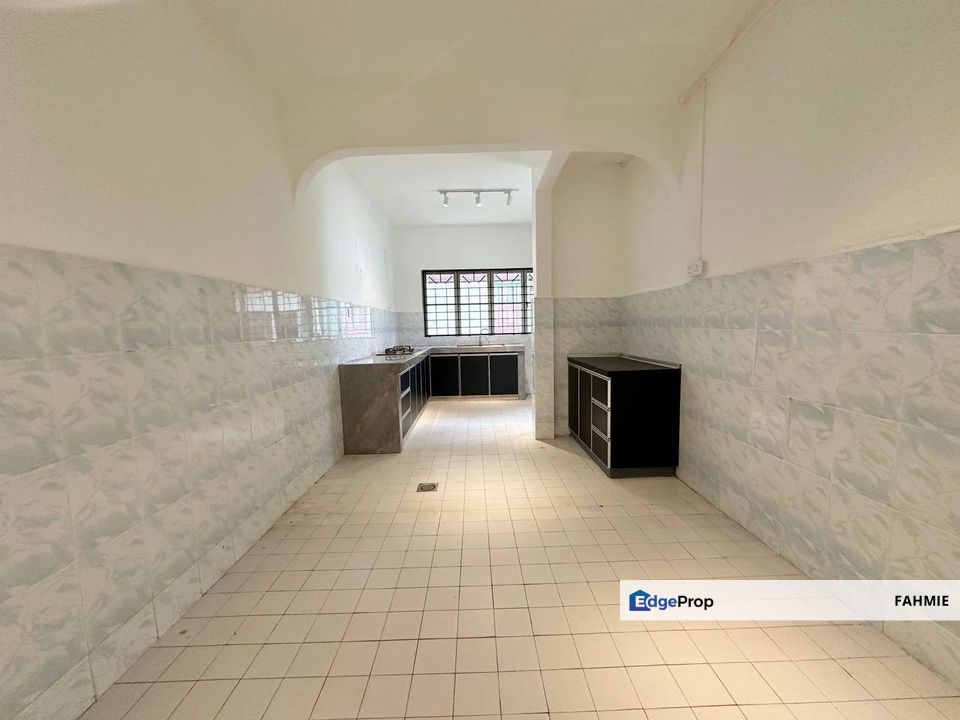 Refurbished. Taman Serdang Raya. Seri Kembangan. , Selangor, Seri Kembangan