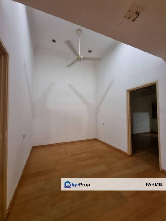 Facing playyground. Non bumi lot. Sepah Puteri. Seksyen 5. Kota Damansara. , Selangor, Kota Damansara