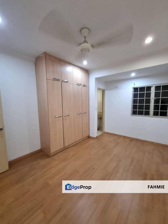 Facing playyground. Non bumi lot. Sepah Puteri. Seksyen 5. Kota Damansara. , Selangor, Kota Damansara