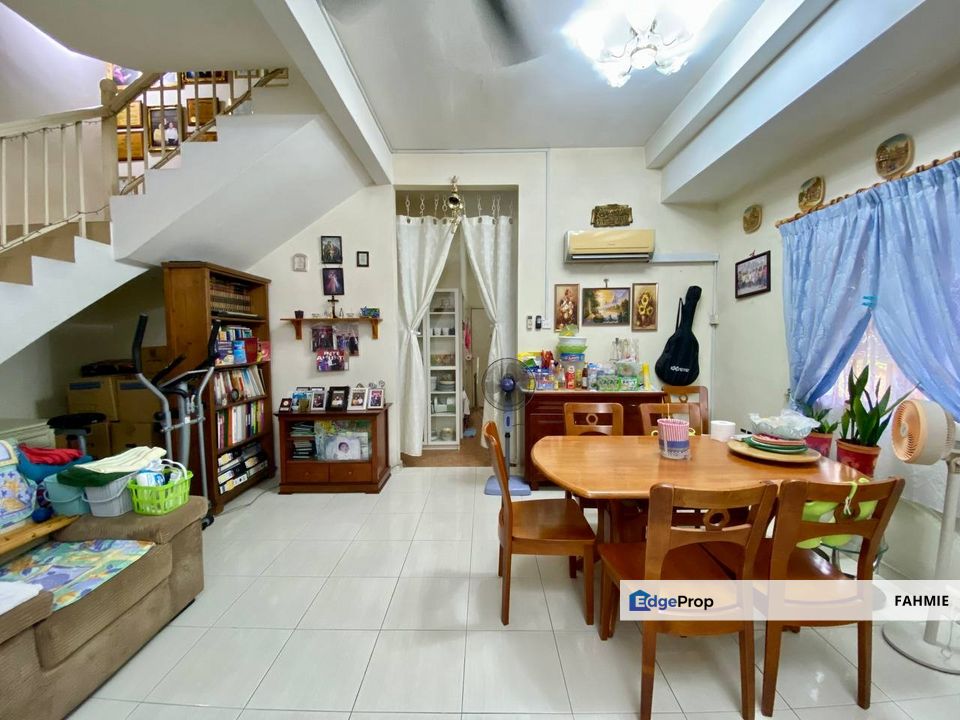 Facing playground. End lot. Freehold. Taman Mutiara Subang. Subang Jaya. , Selangor, Subang