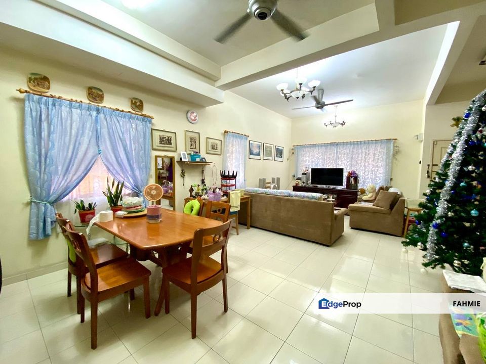 Facing playground. End lot. Freehold. Taman Mutiara Subang. Subang Jaya. , Selangor, Subang