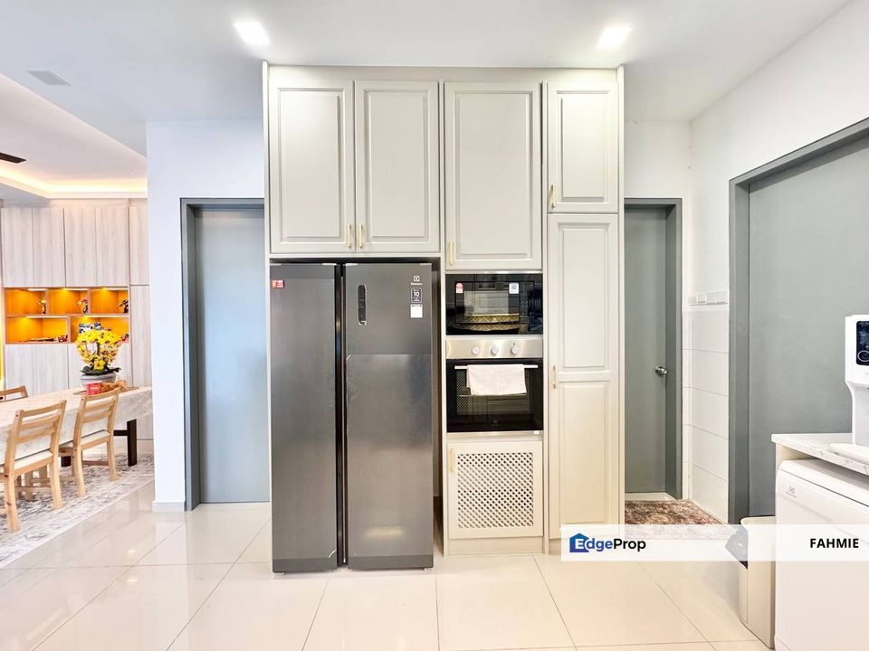 Fully renovated. Corner lot. Lambaian Residence. Bangi. , Selangor, Bangi