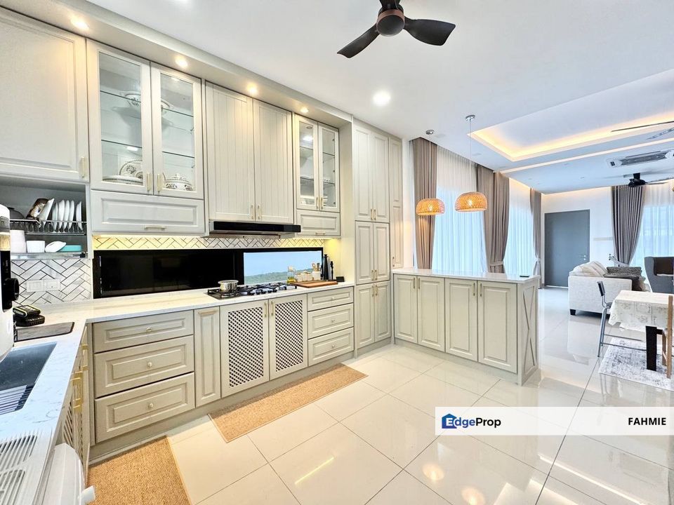 Fully renovated. Corner lot. Lambaian Residence. Bangi. , Selangor, Bangi