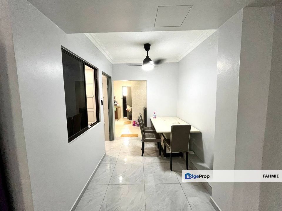 Fully renovated. Taman Pinggiran Batu Caves. Batu Caves. , Selangor, Batu Caves 