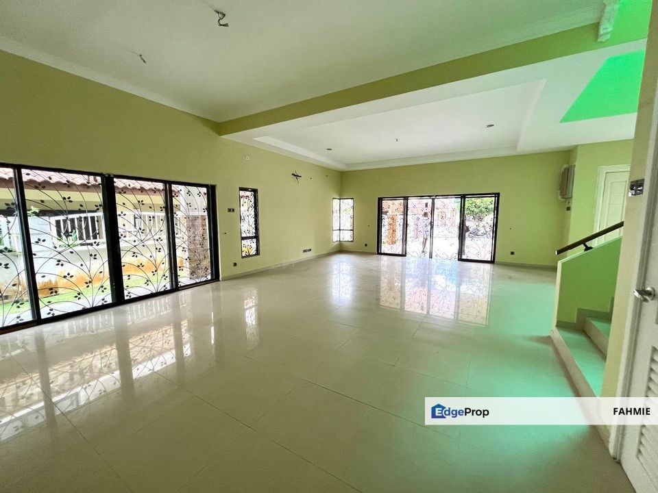 Freehold. Bare condition. Tropika Kemensah. Taman Melawati. , Selangor, Taman Melawati