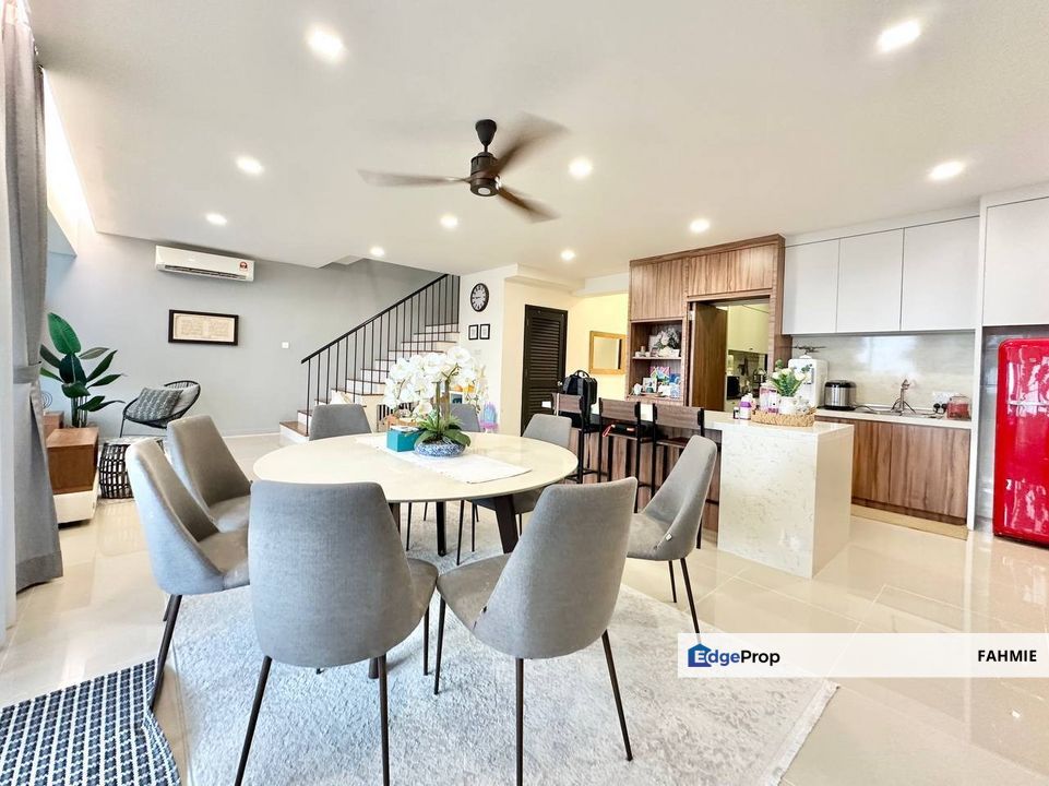 Beautifully renovated. Armanee Terrace. Damansara Perdana. , Selangor, Damansara Perdana