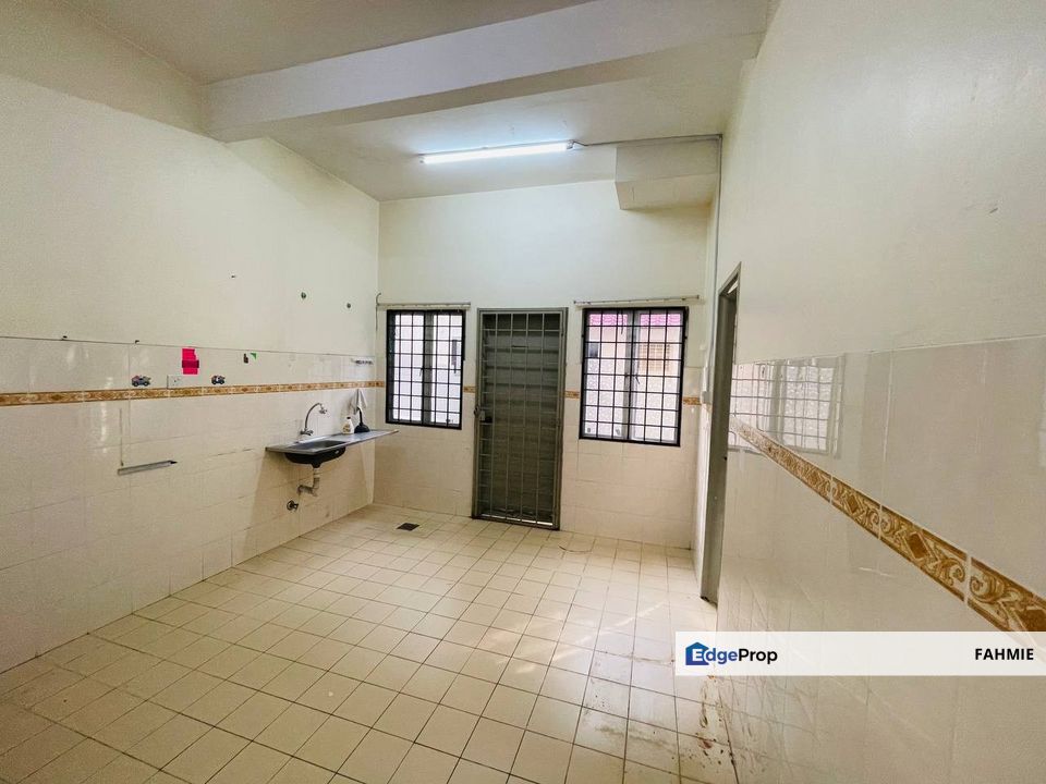 Saiz tanah luas. Jalan Kristal. Seksyen 7. Shah Alam. , Selangor, Shah Alam