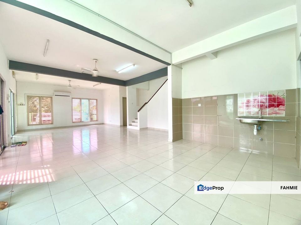 Tak mengadap rumah lain. Corner lot. Freehold. Desiran. Timur Enstek. Bandar Enstek. , Negeri Sembilan, Seremban