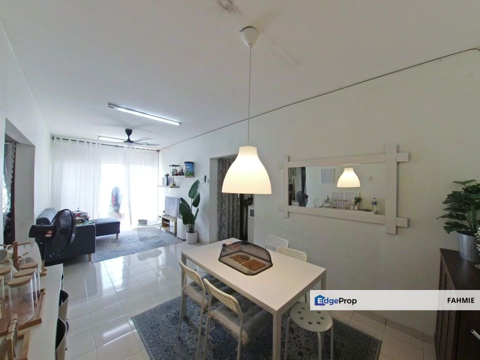 Renovated with kitchen cabinet & table top. Laguna Biru 1. Kundang. Rawang. , Selangor, Rawang