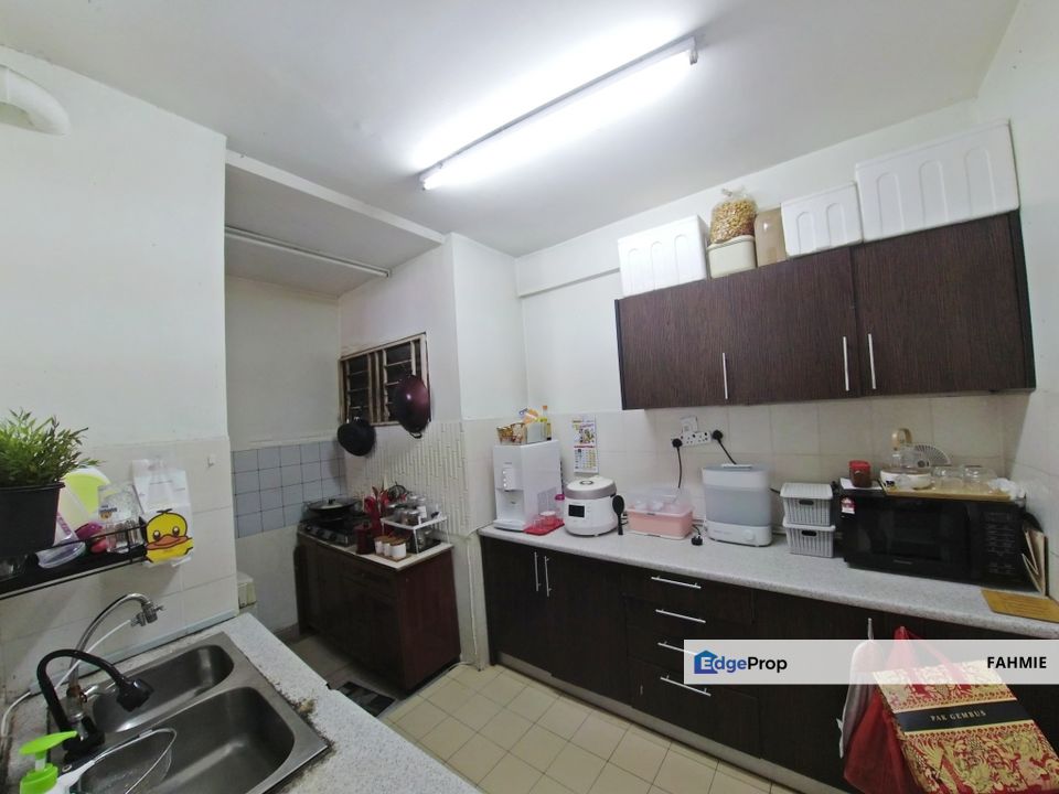 Renovated with kitchen cabinet & table top. Laguna Biru 1. Kundang. Rawang. , Selangor, Rawang
