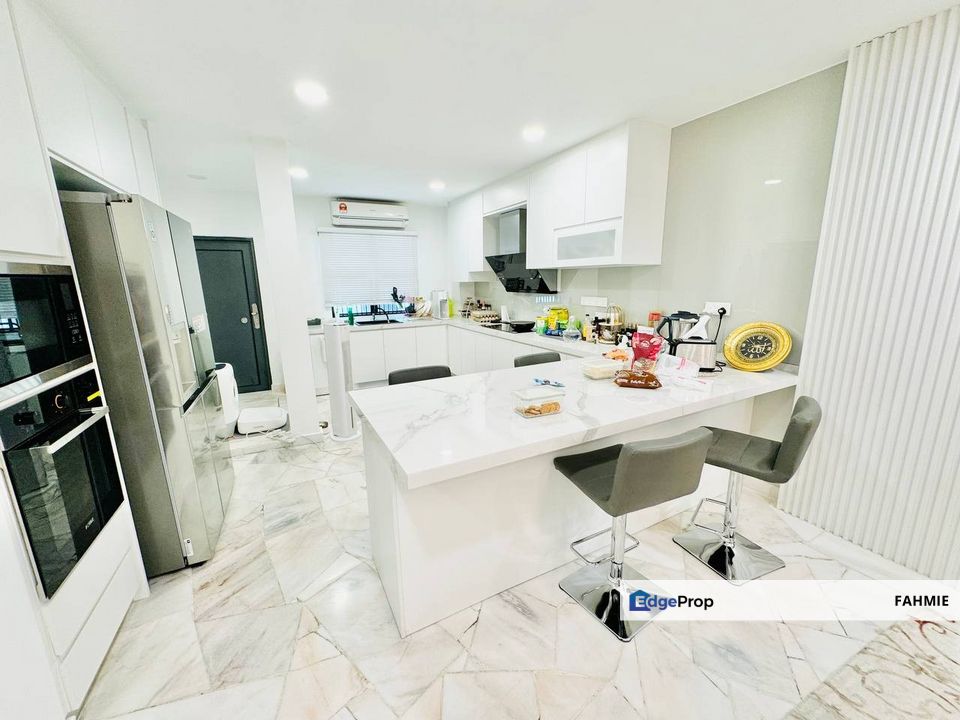 Fully renovated. Move in condition. Tak mengadap rumah lain. Taman Desaria. PJS 5. Petaling Jaya. , Selangor, Petaling Jaya