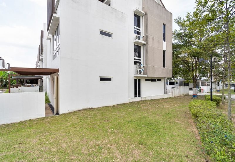 Duta Villa, Presint 14