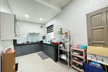 End lot. Fully renovated. Not facing other house. Kelana Impian PJU 1. Ara Damansara. Petaling Jaya. 