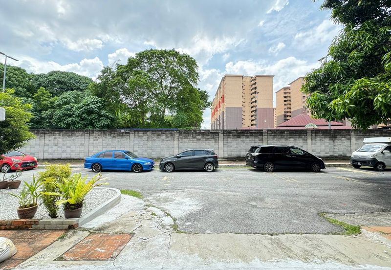 End lot. Fully renovated. Not facing other house. Kelana Idaman PJU 1. Ara Damansara. Petaling Jaya. 