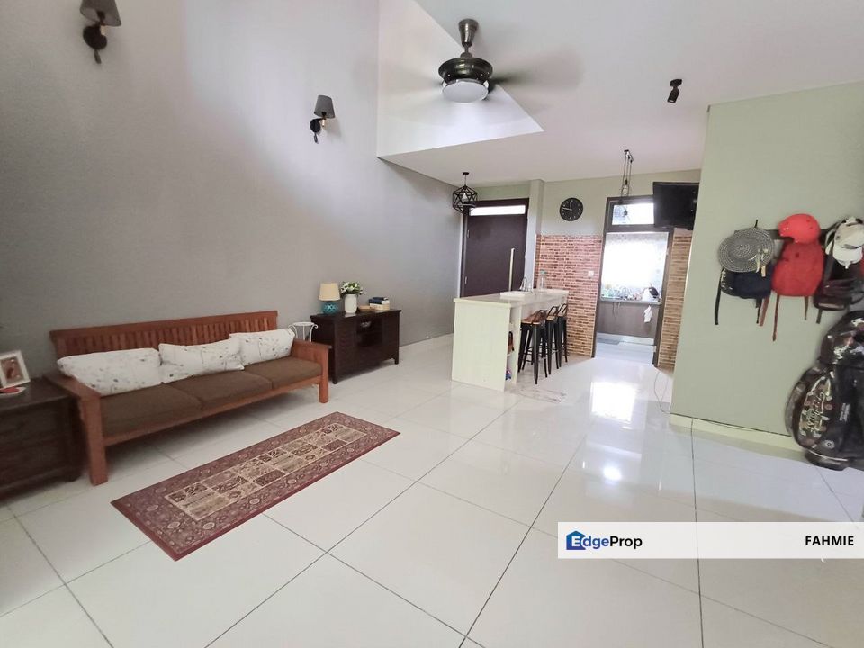 Golf course view. Fully renovated. Freehold. Laman Glenmarie. Shah Alam. , Selangor, Glenmarie