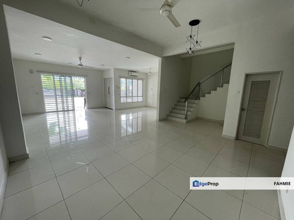 Not facing other house. Non bumi lot. Marbella. D'Kayangan. Seksyen 13. Shah Alam. , Selangor, Shah Alam