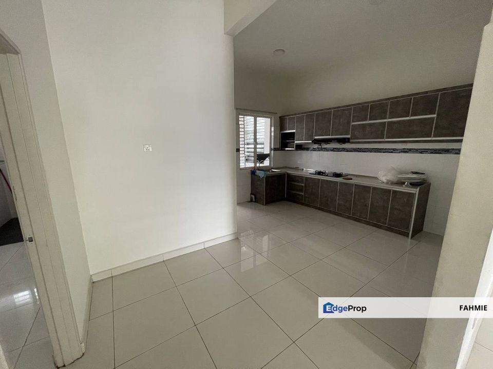 Not facing other house. Non bumi lot. Marbella. D'Kayangan. Seksyen 13. Shah Alam. , Selangor, Shah Alam