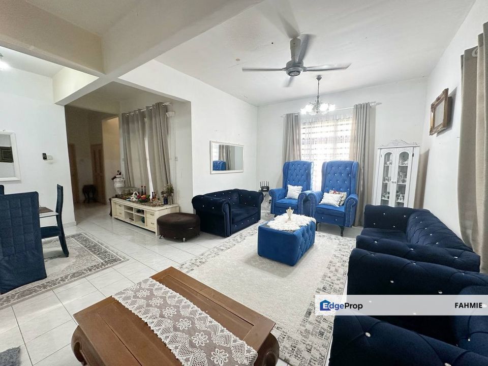 Facing playground. Persada Aman. Bandar Baru Enstek. Nilai. , Negeri Sembilan, Nilai