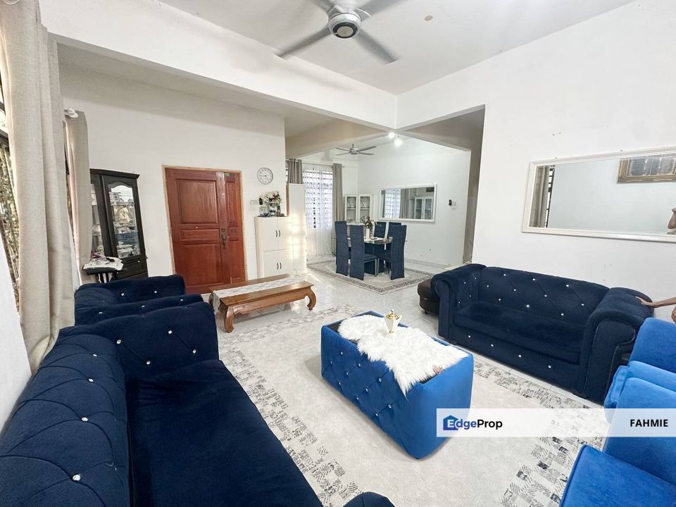 Facing playground. Persada Aman. Bandar Baru Enstek. Nilai. , Negeri Sembilan, Nilai