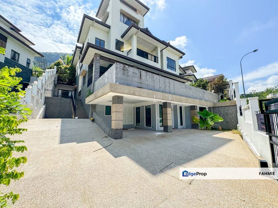 With pool. Taman Bukit Melawati. Taman Melawati. , Selangor, Taman Melawati