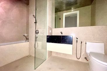 Freehold. Commercial bungalow. Bukit Ceylon. Jalan Raja Chulan. 