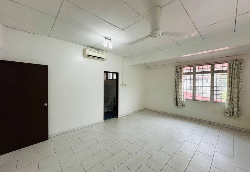 Pantai Dalam Kampung Kerinchi