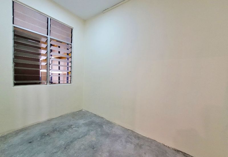 Paling murah. Berhadapan taman permainan. Saujana Damansara. Damansara Damai. 