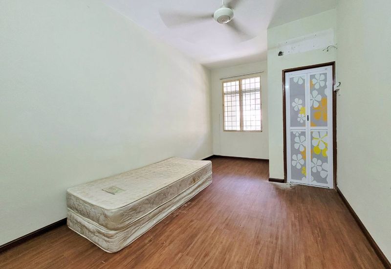 Paling murah. Berhadapan taman permainan. Saujana Damansara. Damansara Damai. 