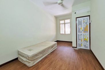 Paling murah. Berhadapan taman permainan. Saujana Damansara. Damansara Damai. 