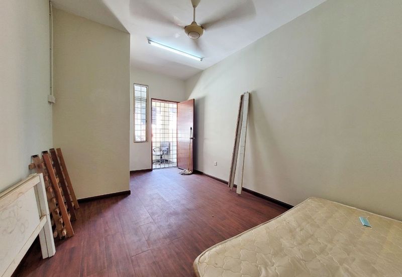 Paling murah. Berhadapan taman permainan. Saujana Damansara. Damansara Damai. 