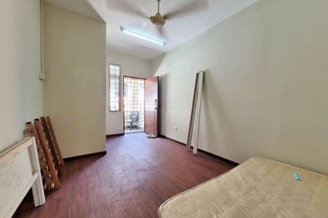 Paling murah. Berhadapan taman permainan. Saujana Damansara. Damansara Damai. 