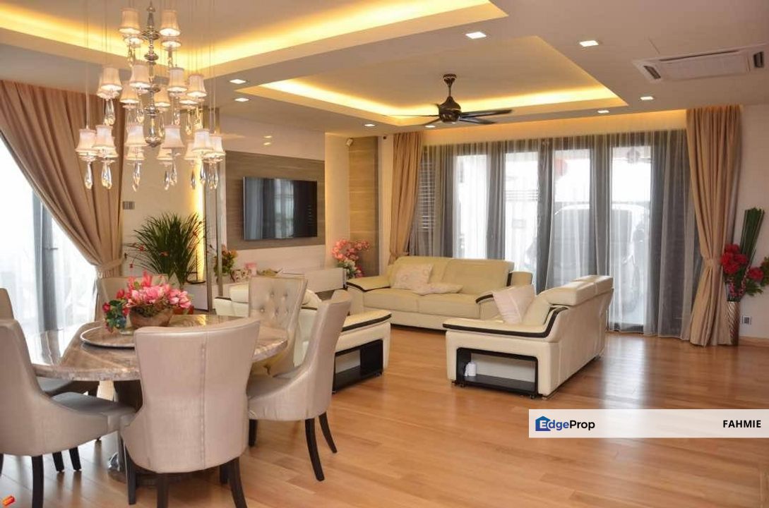 Fully renovated. End lot. Freehold. Non bumi lot. Saujana Villa. Taman Prima Saujana. Kajang. , Selangor, Kajang