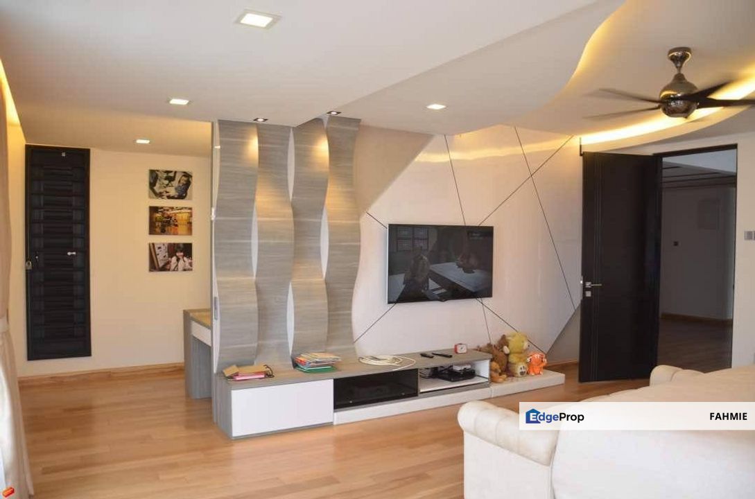 Fully renovated. End lot. Freehold. Non bumi lot. Saujana Villa. Taman Prima Saujana. Kajang. , Selangor, Kajang