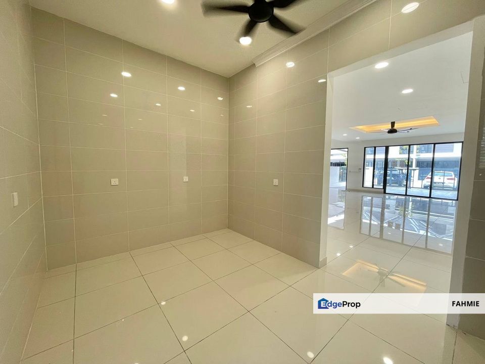 Freehold. Lagenda Gardens. Bukit Jelutong. , Selangor, Shah Alam