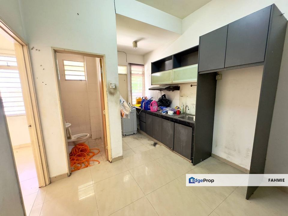 Lower floor. Bayu Parkville. Balakong. , Selangor, Balakong