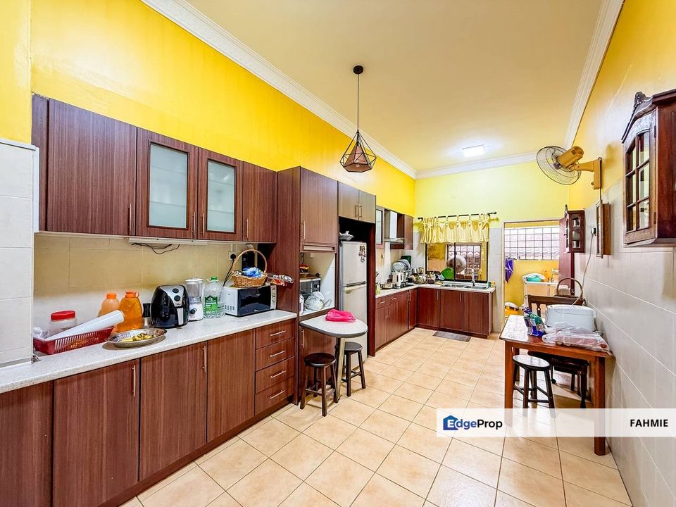 Fully renovated. Non bumi lot. Bandar Nusaputra. Presint 1. Puchong. , Selangor, Puchong South