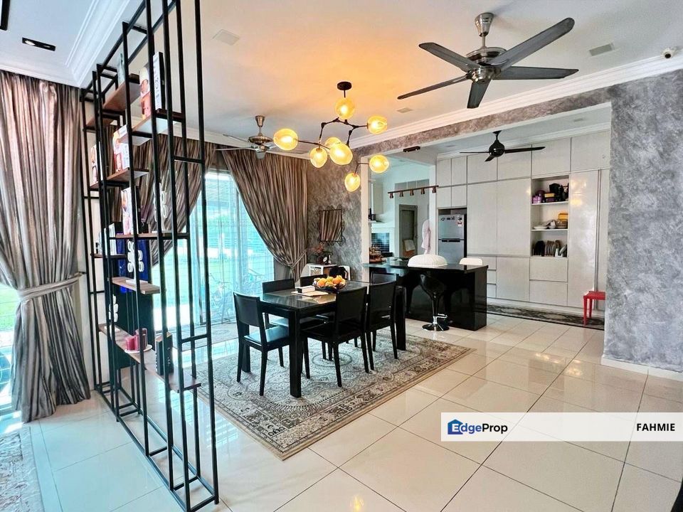 Huge land area. Corner lot. Not facing other house. Freehold. TTDI Grove. Kajang. , Selangor, Kajang