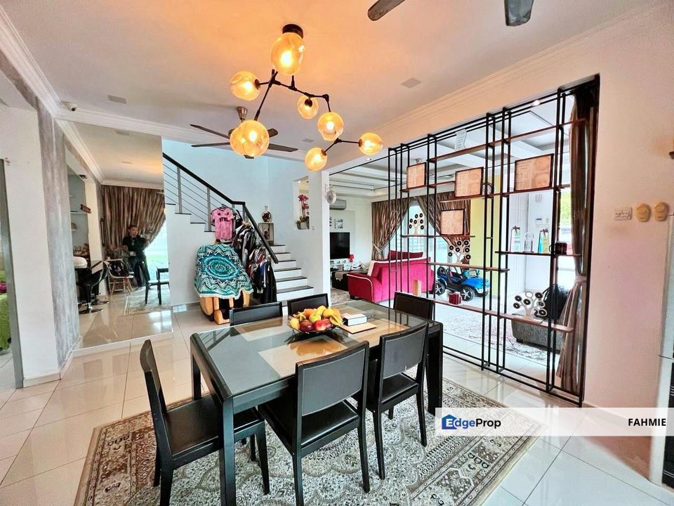 Huge land area. Corner lot. Not facing other house. Freehold. TTDI Grove. Kajang. , Selangor, Kajang