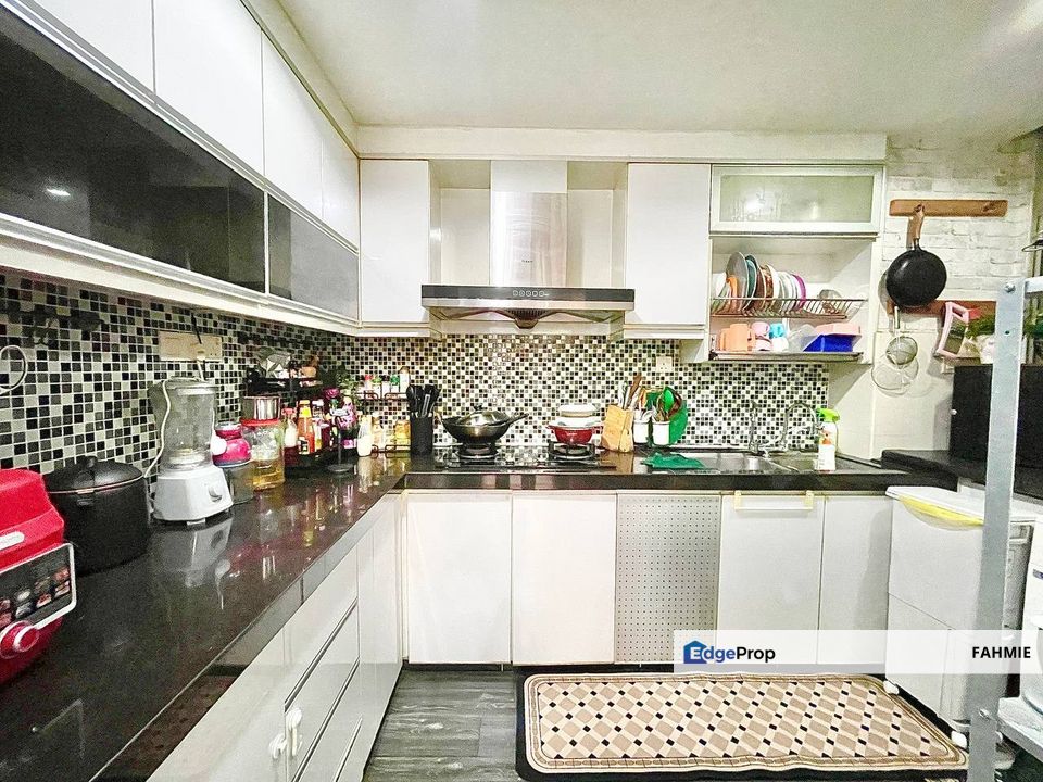 Fully renovated. 2 parking lots. Penaga. Taman Raintree. Batu Caves. , Selangor, Batu Caves 