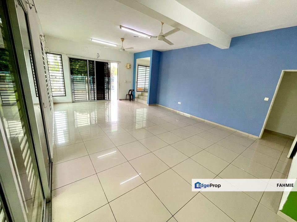 Corner lot. Tak mengadap rumah lain. Freehold. Nusari Aman 2. Bandar Sri Sendayan. Seremban. , Negeri Sembilan, Seremban