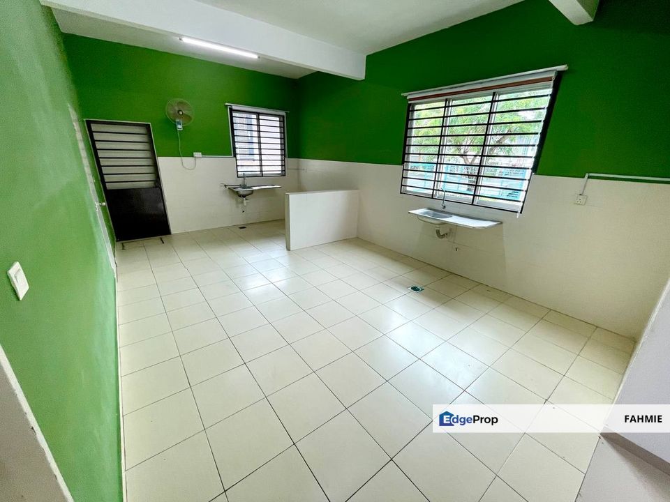 Corner lot. Tak mengadap rumah lain. Freehold. Nusari Aman 2. Bandar Sri Sendayan. Seremban. , Negeri Sembilan, Seremban