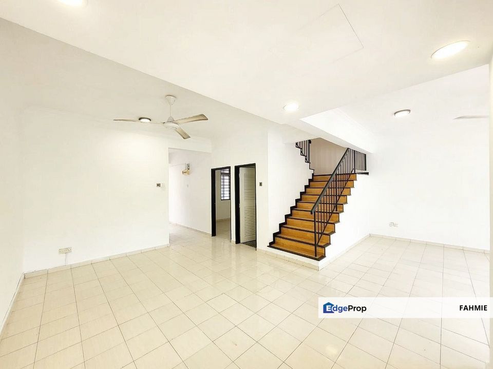 Freehold. Non bumi lot. Laman Dillenia. Nilai Impian. Nilai. , Negeri Sembilan, Nilai