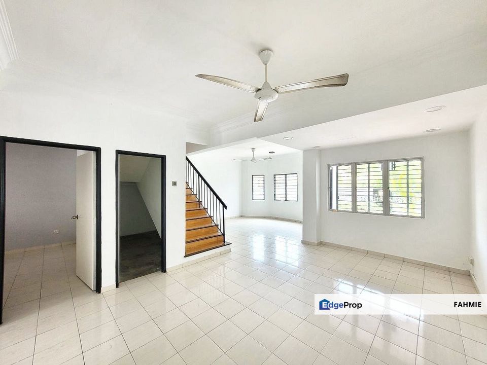 Freehold. Non bumi lot. Laman Dillenia. Nilai Impian. Nilai. , Negeri Sembilan, Nilai