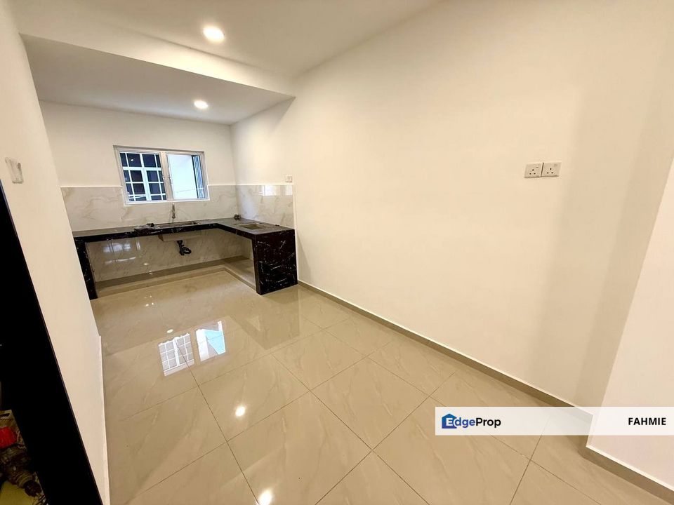 End lot. Refurbished. Freehold. Taman Puchong Utama PU8. Puchong. , Selangor, Puchong