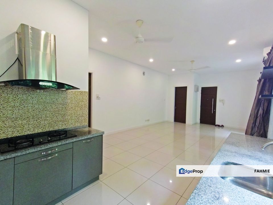 Upper floor. Non bumi lot. Good condition. Hevea Kemensah. Taman Melawati. , Selangor, Taman Melawati