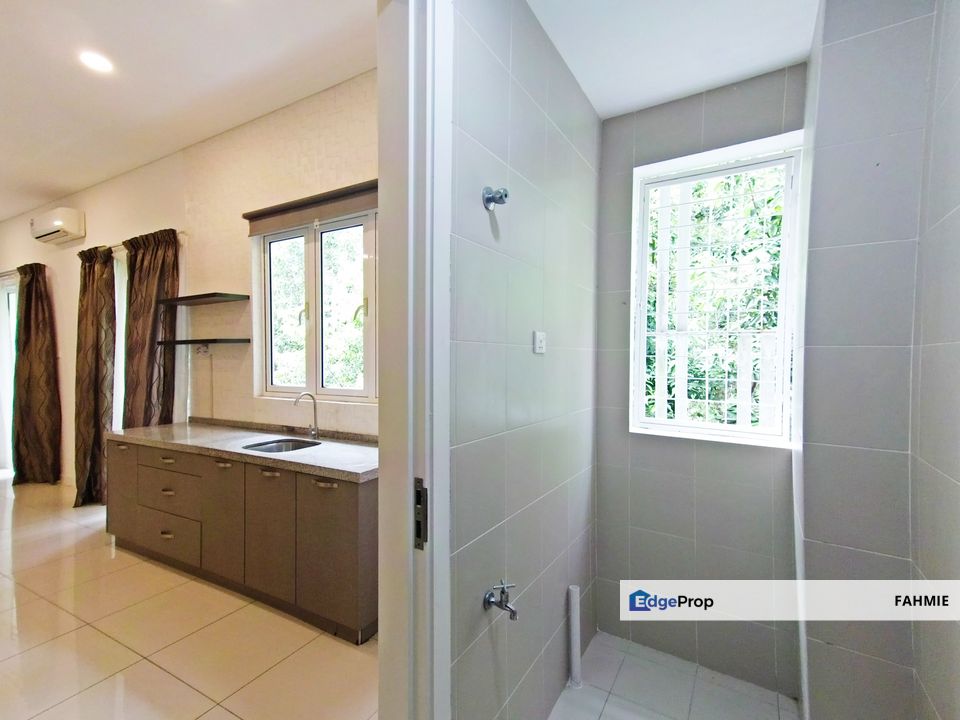 Upper floor. Non bumi lot. Good condition. Hevea Kemensah. Taman Melawati. , Selangor, Taman Melawati